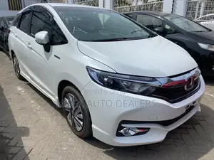 Honda Fit Shuttle 2018 White