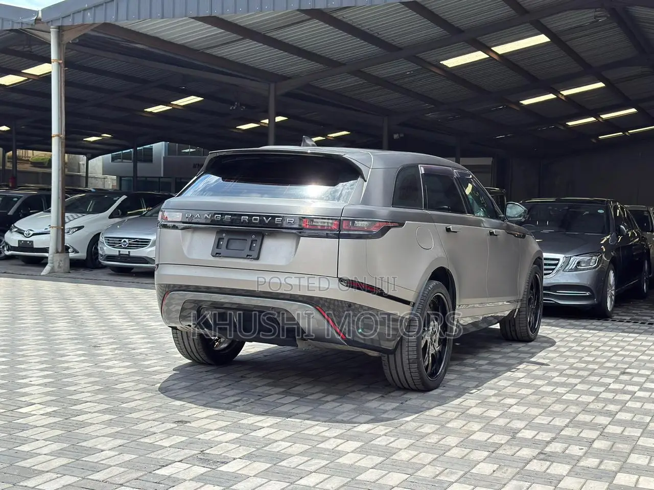 Land Rover Range Rover Velar 2018 Gold