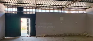 Godown to 1300sqft at Donholm