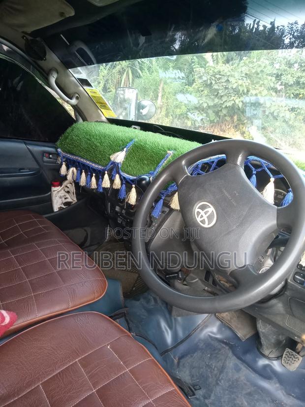 Toyota Hiace - main view