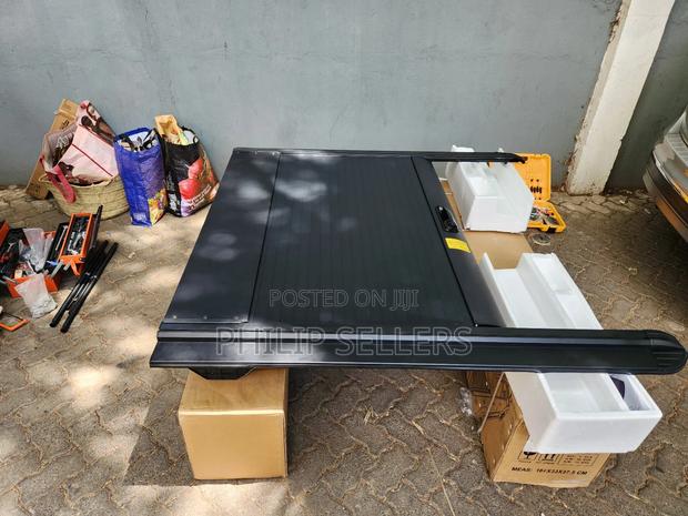 Hilux Double Cab With This High-Quality Manual Roller Shutter,