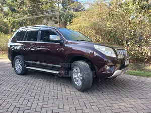 Toyota Land Cruiser Prado 2011 Maroon