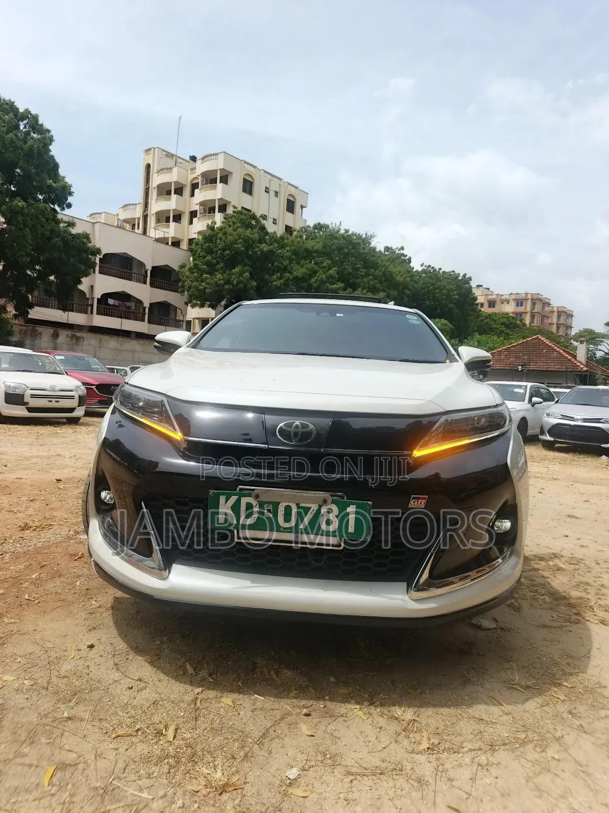 Toyota Harrier 2.0 2019 White
