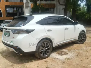 Toyota Harrier 2.0 2019 White