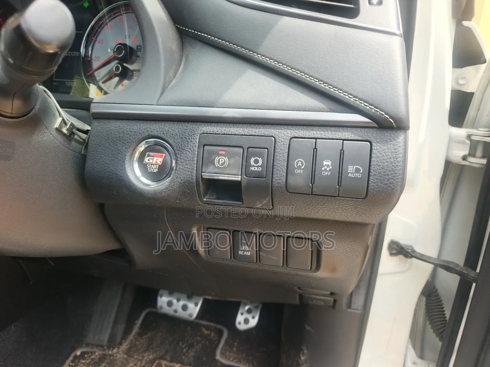 Toyota Harrier 2.0 2019 White