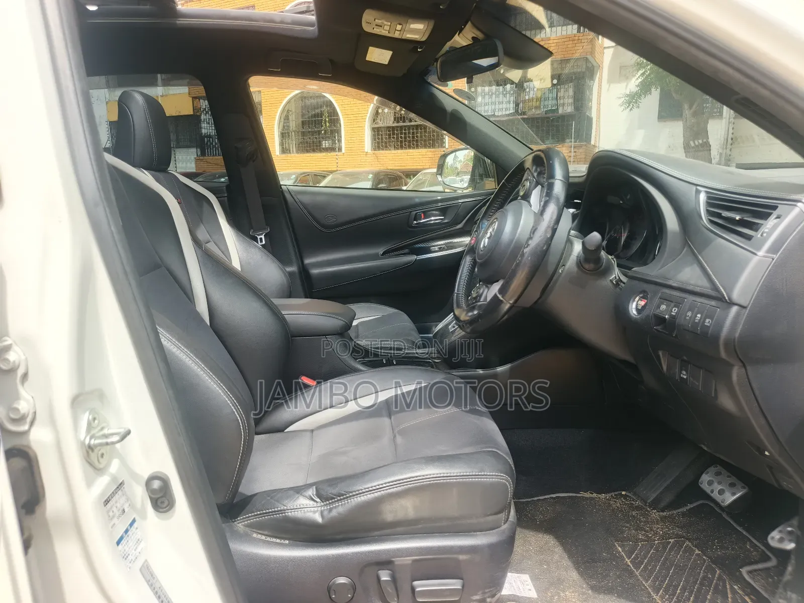 Toyota Harrier 2.0 2019 White