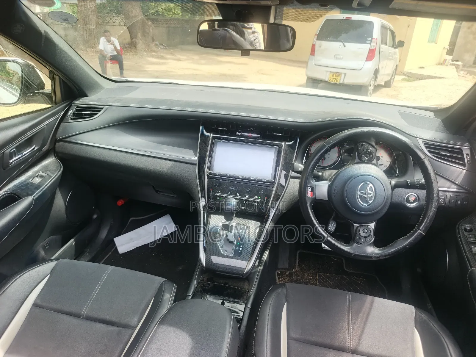 Toyota Harrier 2.0 2019 White