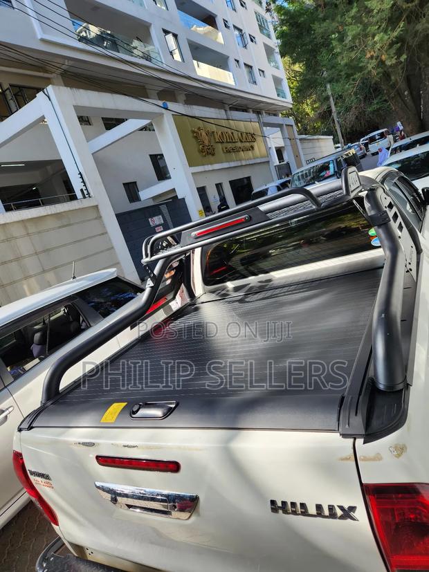 Mountain Top Tonneau Cover Roller Shutter (Black) - main view