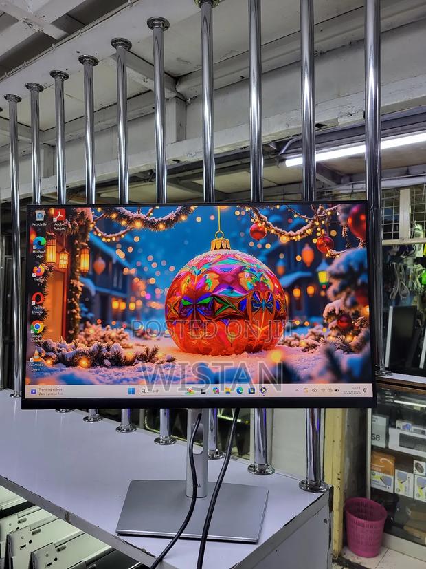 Dell Monitor 24 Inches Frameless - main view