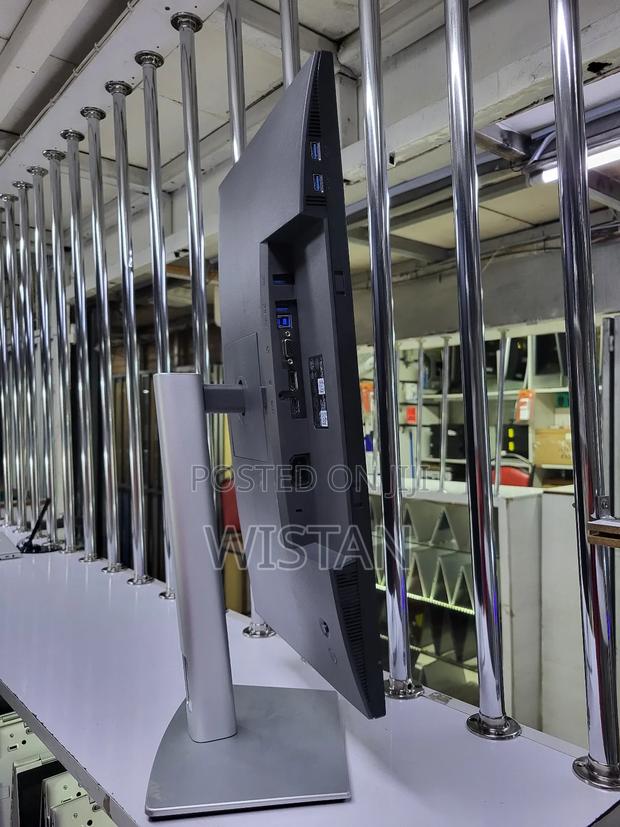 Dell Monitor 24 Inches Frameless - thumbnail 4