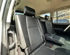Toyota Land Cruiser Prado 2.8 2022 Silver