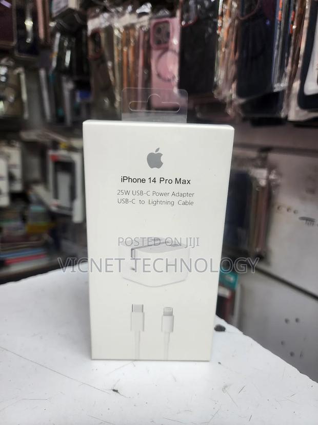 Fast Charge 25watts iPhone Power Adapter With Lightning Cable - main view