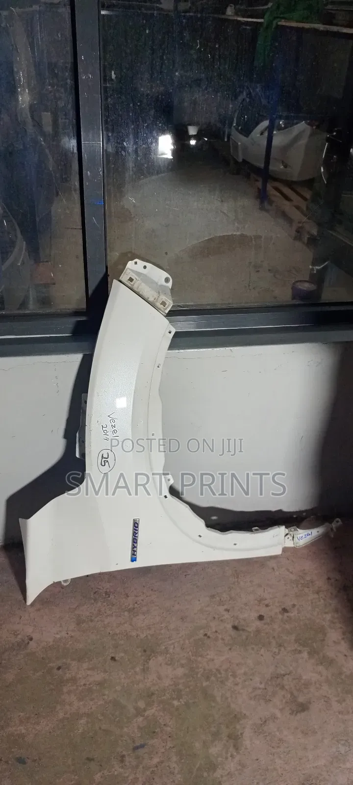 Top Quality Honda Vezel Right Wing Available