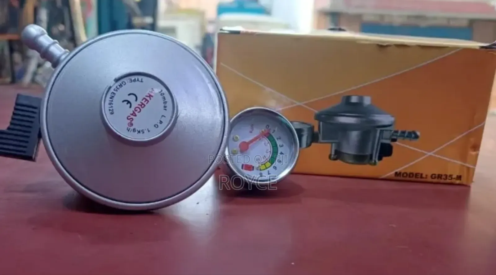 Gas Regulator With Gauge