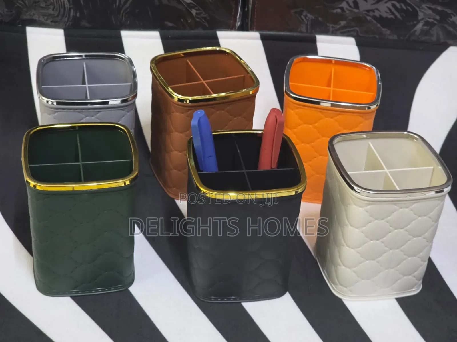 Multi-Section Pen Holders_tt