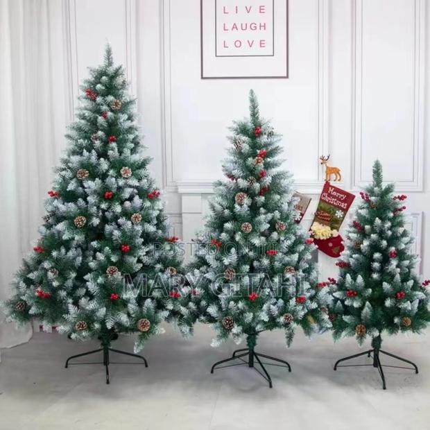 Christmas Trees With Cones and Berries* 5ft