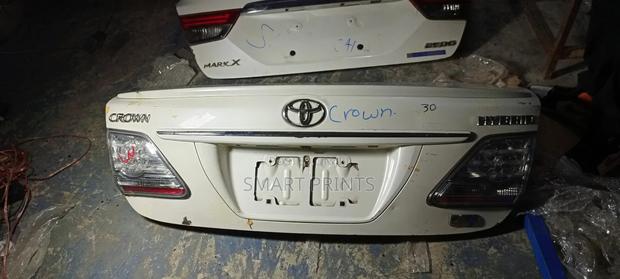 Genuine Ex Japan Toyota Crown Saloon Boot