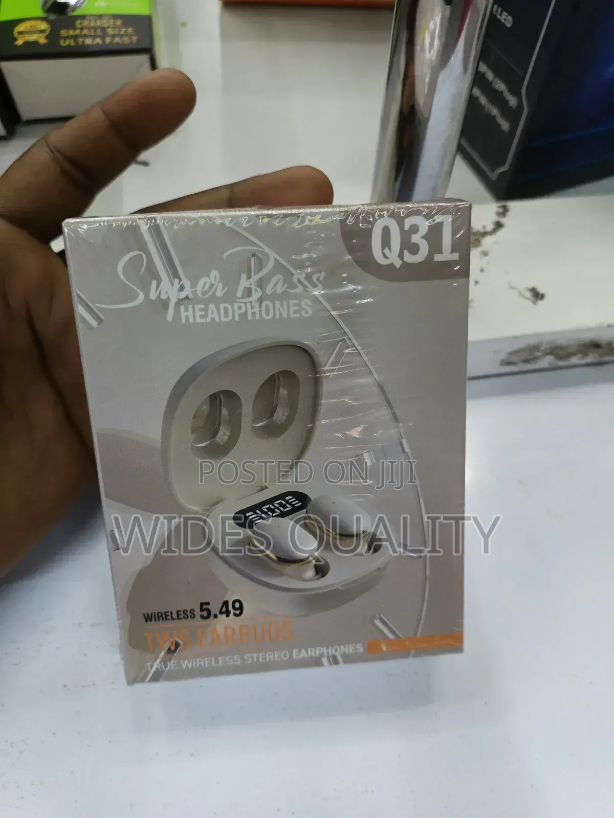Q31 True Wireless Stereo Earphones (Earbuds).