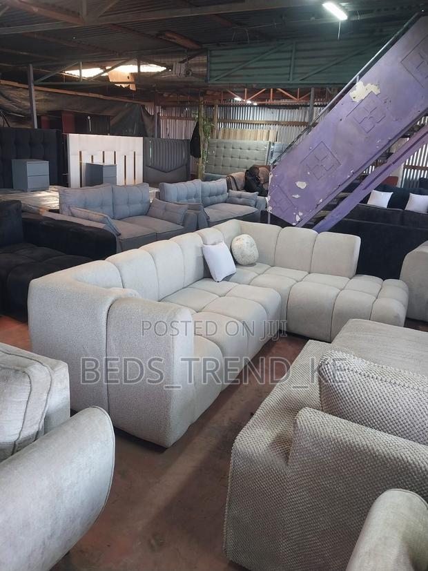 Standard Qualty 6 Seater Bubble L Seater