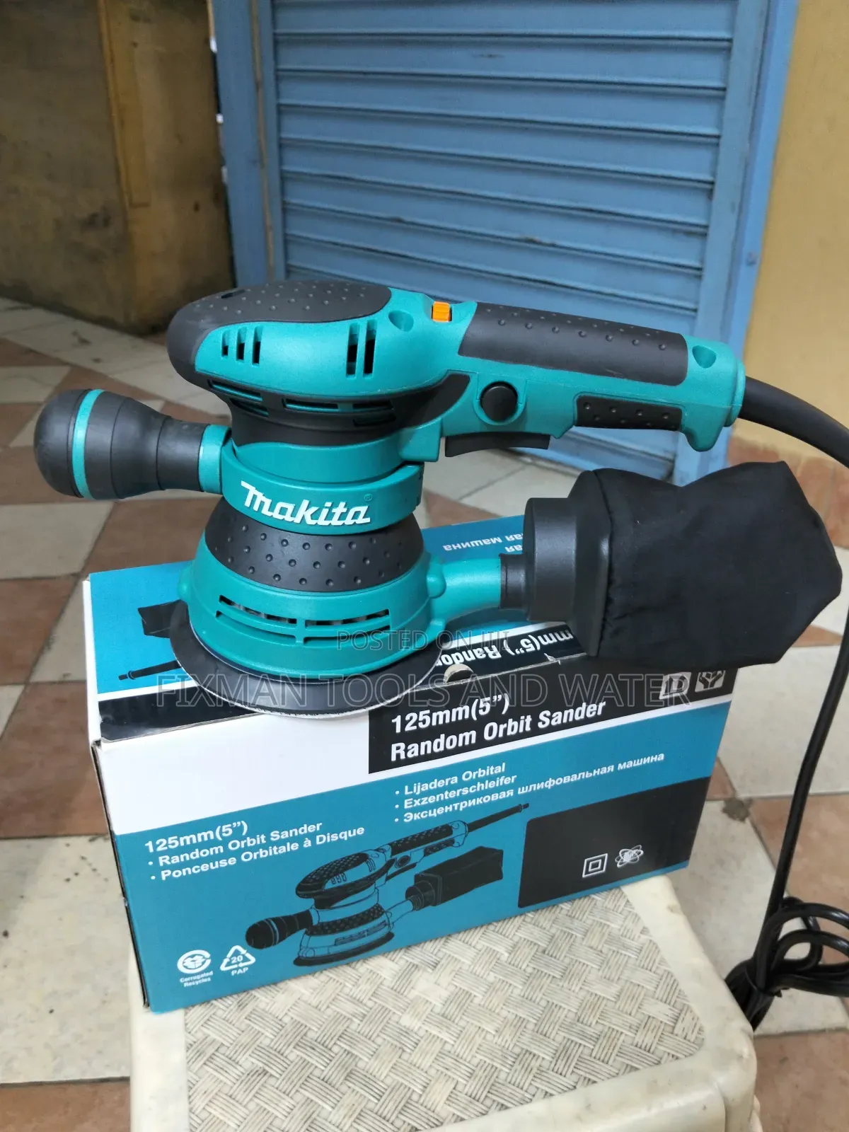 Makita Random Orbital Sander 550 Watts Free Disc