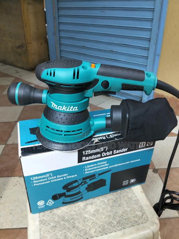 Makita Random Orbital Sander 550 Watts Free Disc