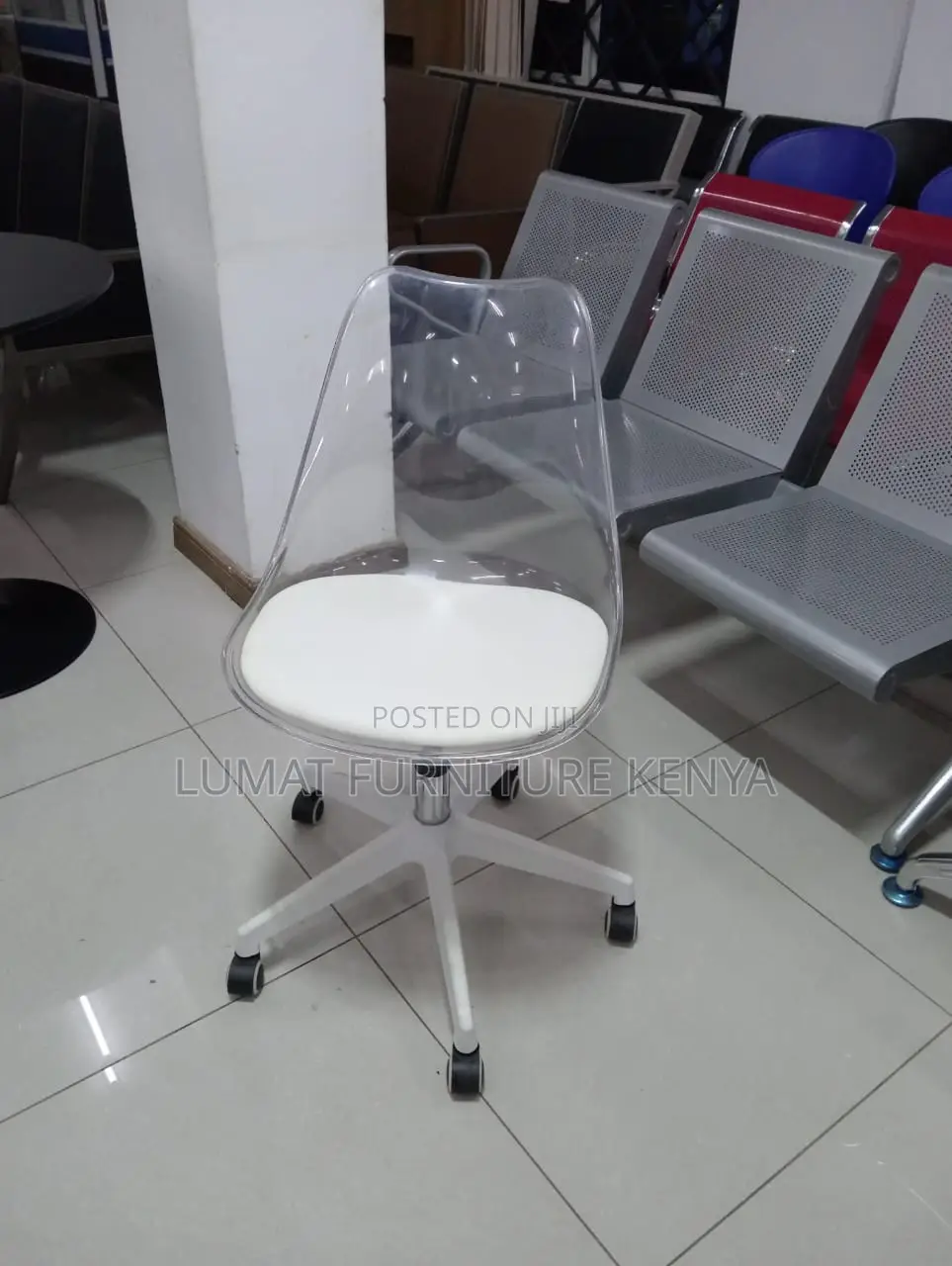 Comfort Cushioned Eames Chair