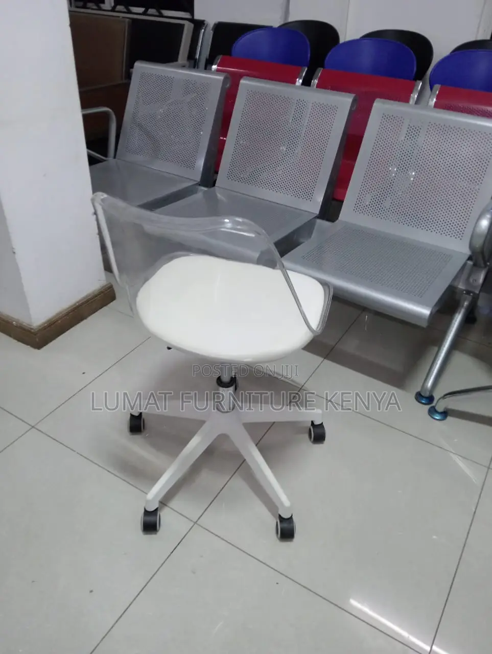 Comfort Cushioned Eames Chair