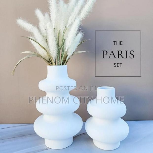 Classic Spiral Plastic Flower Vase