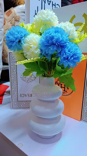 Classic Spiral Plastic Flower Vase