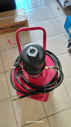 Heavu Duty Pneumatic/Air Greasing Machine Best Quality.