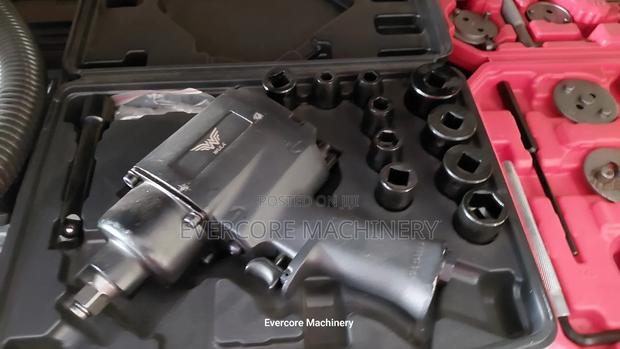 Heavy Duty Air/Pneumatic Impact Wrench Half Inch. - thumbnail 2