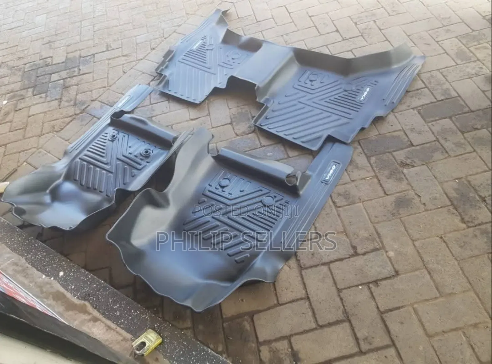 Hilux Vigo Interior.
Introducing the 5d Tpe Custom-Fit