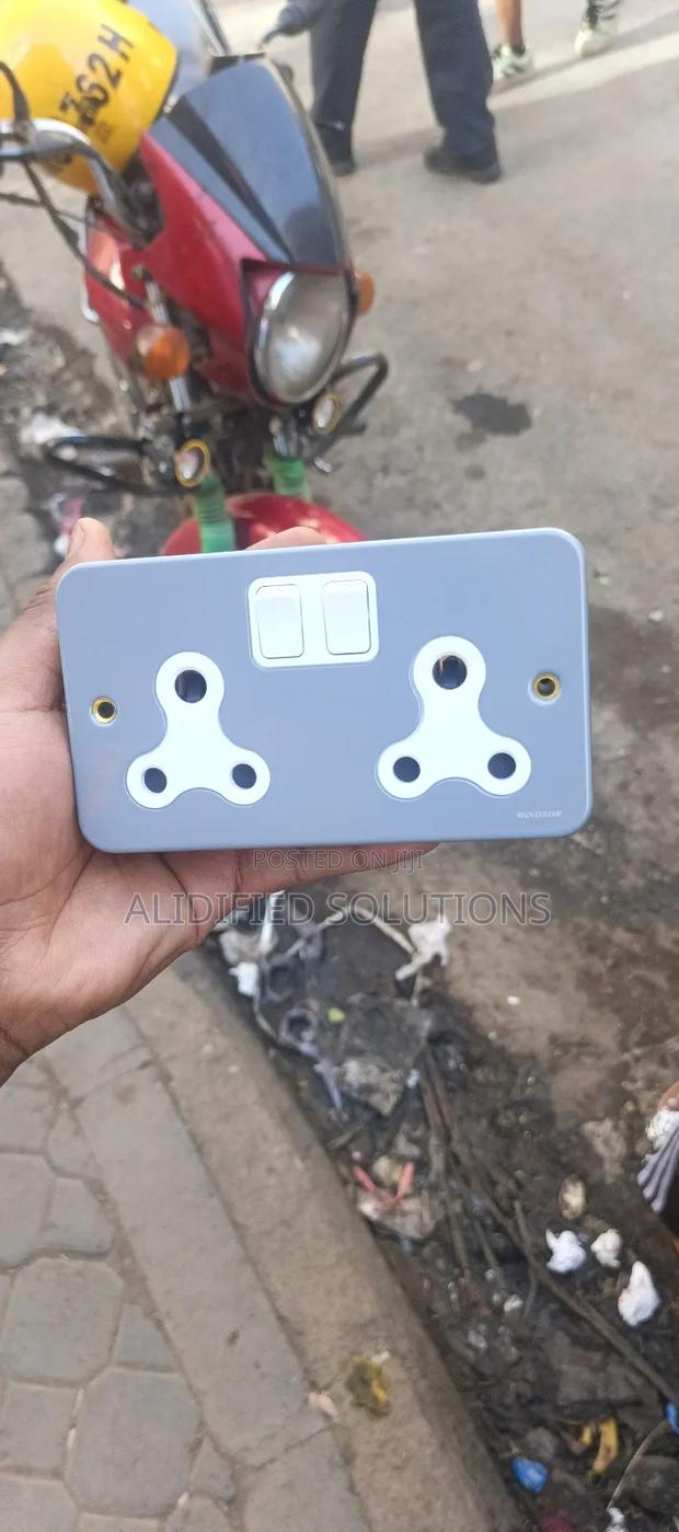 15amps Round Double Socket - main view