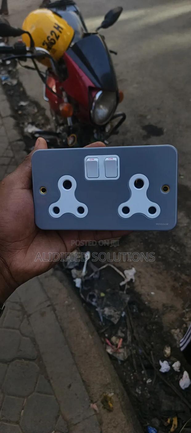 15amps Round Double Socket - thumbnail 2