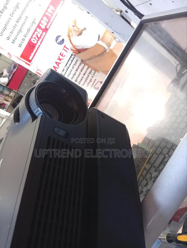 Infocus In112 Projector – Crystal Clear Projection! - main view