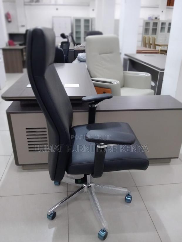 Professional Highback Office Chair - thumbnail 2