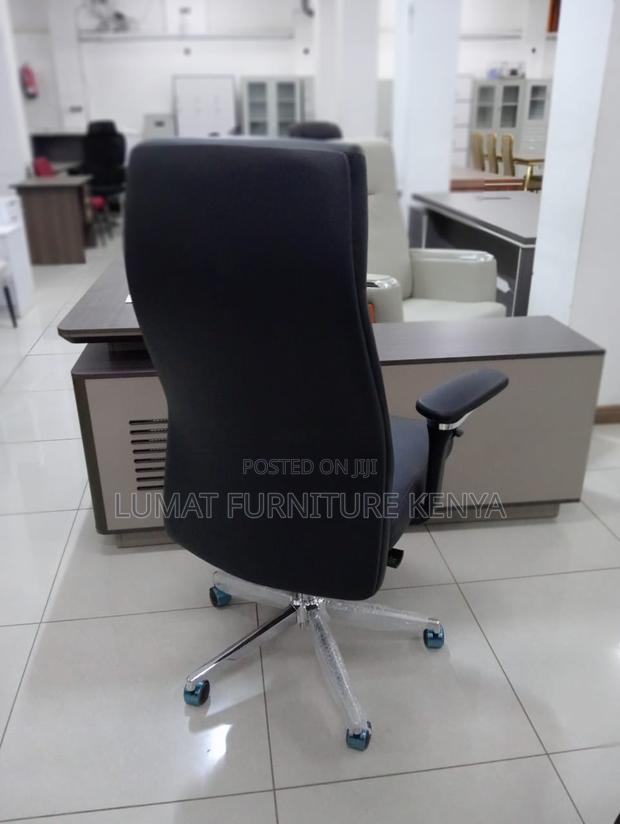Professional Highback Office Chair - thumbnail 3