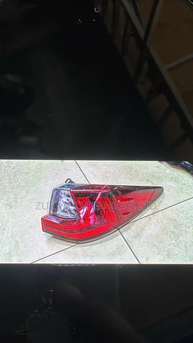 Rx 300 2018 Taillight - thumbnail 2