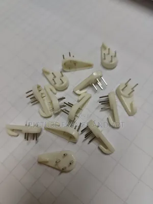 Medium Traceless Picture Hanging Hooks