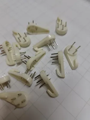 Medium Traceless Picture Hanging Hooks