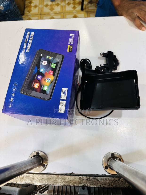 5-Inch GPS for Bikes – Wireless Android Auto Carplay Integration - main view