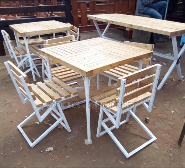 Gracias Design Bar Four Seater Set