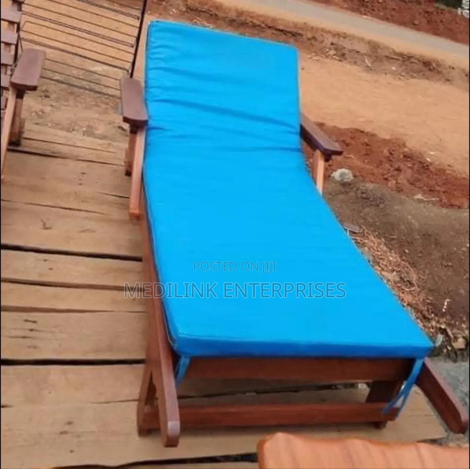 Capped Cushion Design of a Pool Side Sunbed