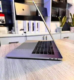 Laptop Apple MacBook Pro 2018 16GB Intel Core i7 SSD 256GB