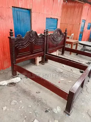5*6 Antique Mahogany Walnut Queen Sized Beds
