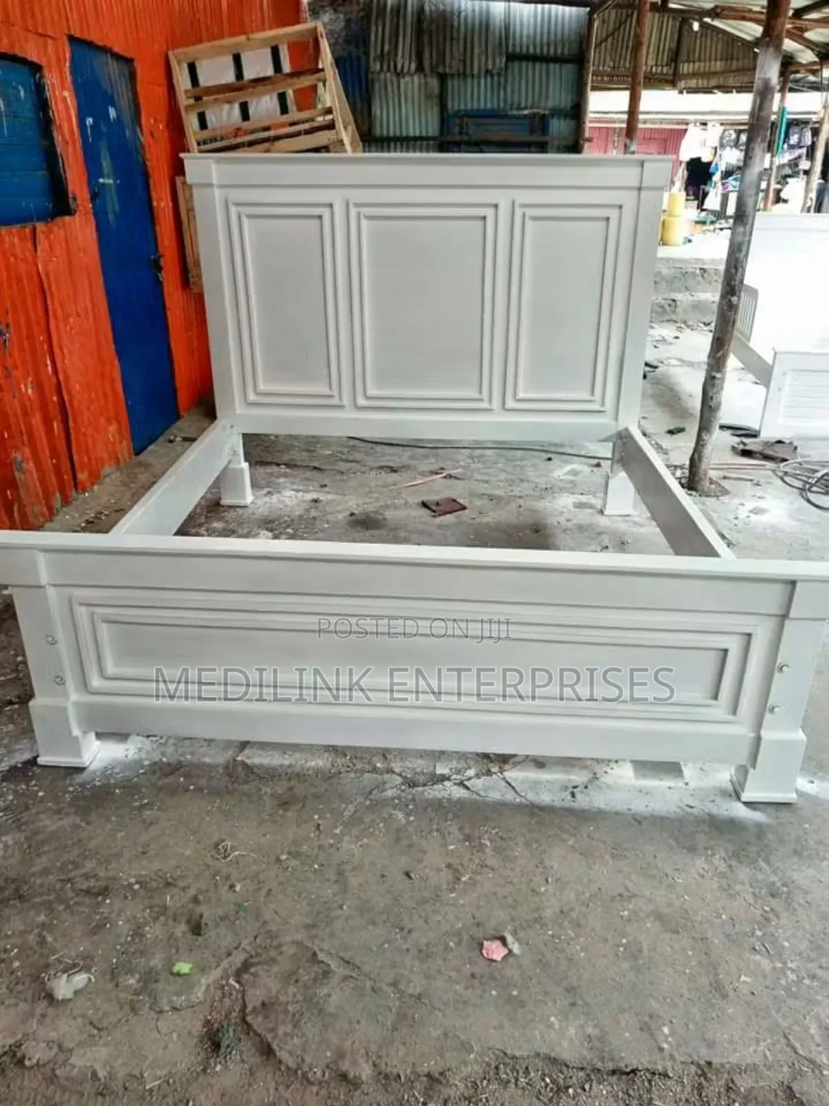 Whitish 5*6 Mahogany Beds