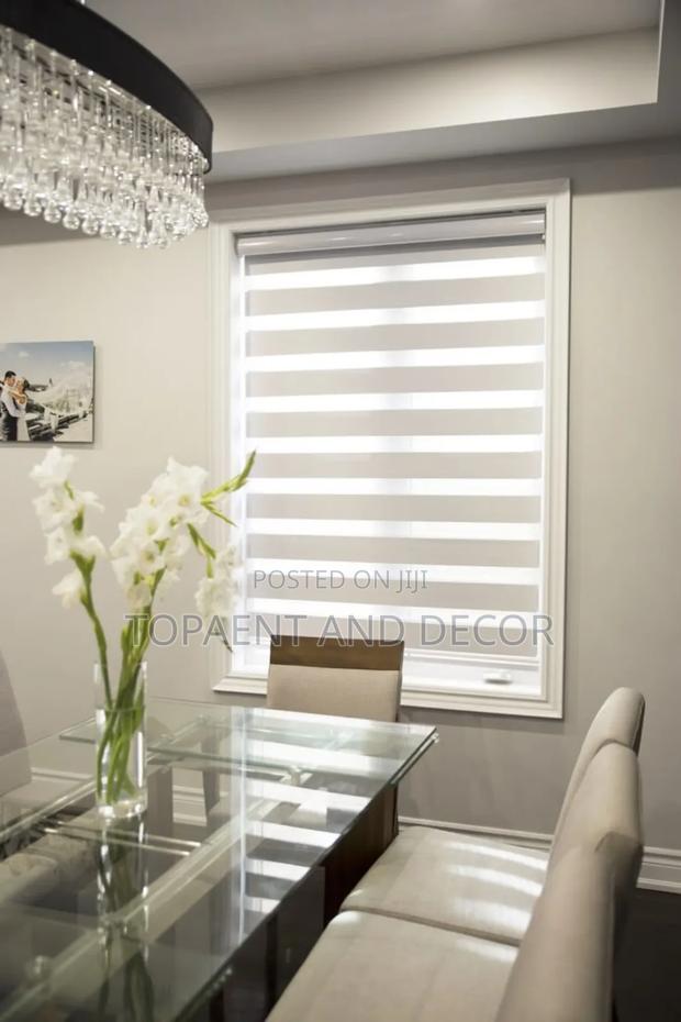 Neat Office Installed Horizontal Window Blinds for Aesthetics