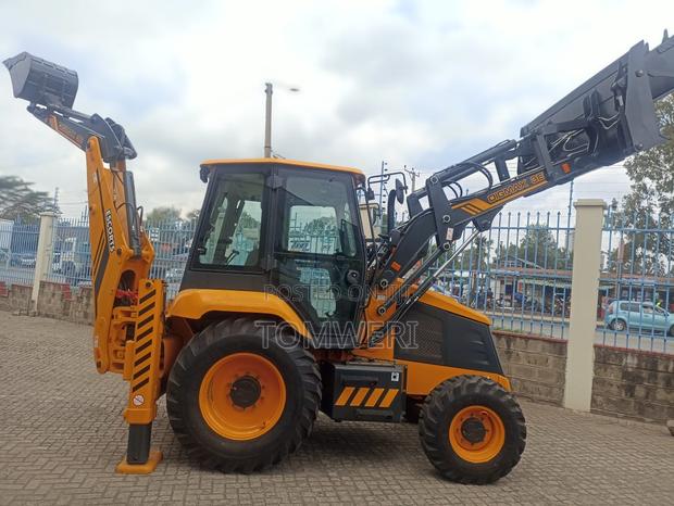 Backhoe for Hire Nairobi Cabanas Embakasi - thumbnail 3