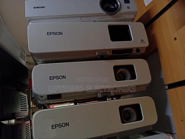 Ex-Uk Refurbished Projector – Perfect for Home Office - main view