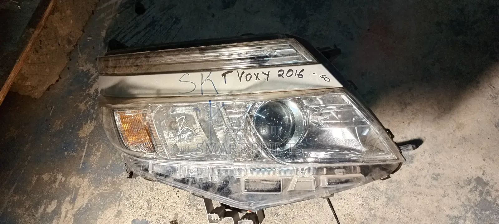 Excellent Quality Toyota Voxy 2016 Headlights Available